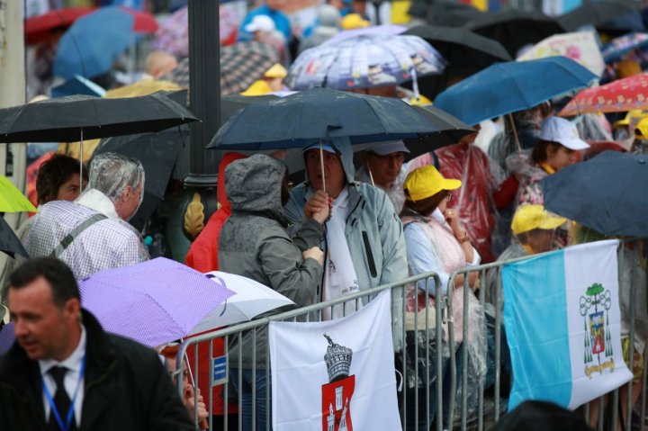 Vreme rea la Iași, acolo unde este așteptat Papa. Plouă cu grindină (FOTO/VIDEO)