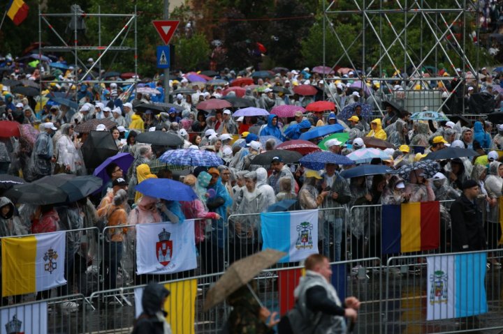 Vreme rea la Iași, acolo unde este așteptat Papa. Plouă cu grindină (FOTO/VIDEO)