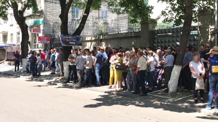 Miting în PMAN. Vlad Plahotniuc împreună cu susținătorii PDM AU IEȘIT SĂ APERE ordinea constituțională a țării (FOTO / LIVETEXT)