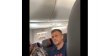O femeie și-a BĂTUT CRUNT iubitul pentru că i-a făcut "ochi dulci" stewardesei (VIDEO)