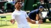 Sârbul Novak Djokovic a cucerit trofeul la turneul de Mare Șlem de la Wimbledon după ce l-a învins pe elvețianul Roger Federer într-un meci-maraton de 5 seturi