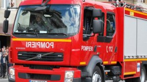 Incendiu puternic la Basarabeasca. Arde vegetaţia lângă o fostă bază petrolieră (VIDEO)