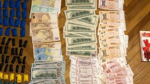 Afacere ilegală cu MILIOANE DE LEI, anihilată. Descoperirea făcută de poliţişti. Un suspect umbla prin Chişinău, fiind deghizat în femeie