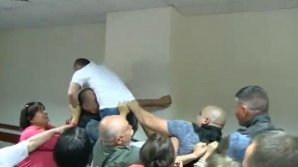 Gheorghe Petic, condamnat penal pentru viol, a fugit din sala de judecată, nemulțumit că nu a fost eliberat (VIDEO)