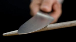 SCANDAL într-un apartament din Capitală. Un bărbat, ÎNJUNGHIAT de propriul fiu