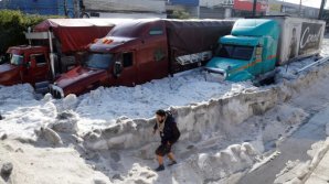 Imagini incredibile. Străzile unui oraș mexican, acoperite de un strat de gheață de 1,5 metri 