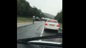 Ambuteiaj pe traseul Chișinău - Leușeni. O autospecială s-a ciocnit violent cu un automobil (VIDEO)