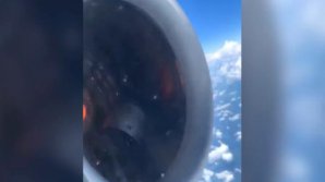 Momentul terifiant în care motorul unui avion se dezintegrează în timpul zborului. Aeronava cu 150 de pasageri a aterizat de urgență  
