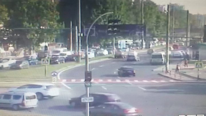 InfoTrafic: Străzile din Capitală pe care se circulă cu dificultate şi trebuie evitate