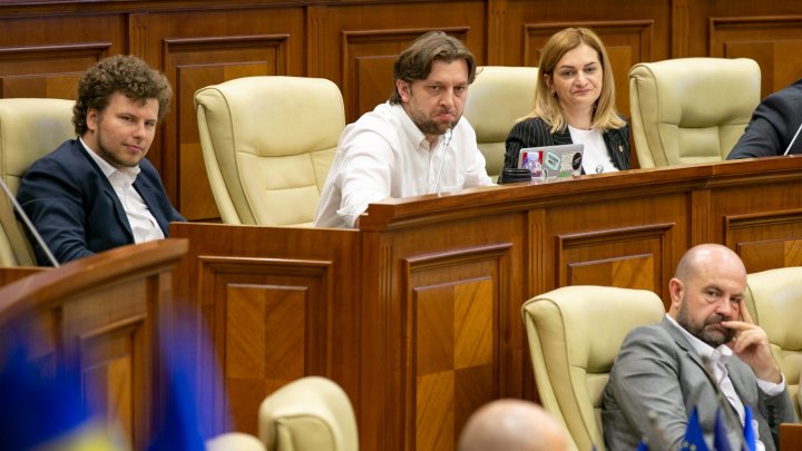 Deputaţii PDM: Ne aşteaptă un val de scumpiri, cum ajutăm oamenii? Deputaţii ACUM-PSRM: Vom decide, dar după ce preţurile vor creşte 