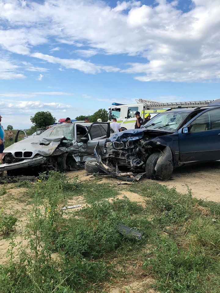 ACCIDENT GRAV pe traseul Cahul-Giurgiuleşti. Două BMW-uri, făcute zob (FOTO)