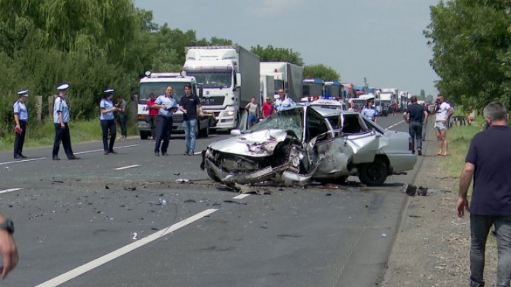 Un moldovean a provocat un ACCIDENT GRAV în România: Sunt răniţi (VIDEO/FOTO)