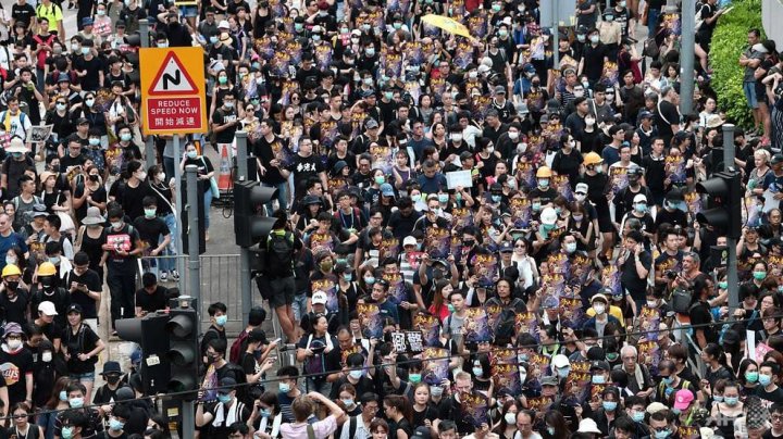 Circulaţia trenurilor din Hong Kong, blocată din cauza protestelor (VIDEO)