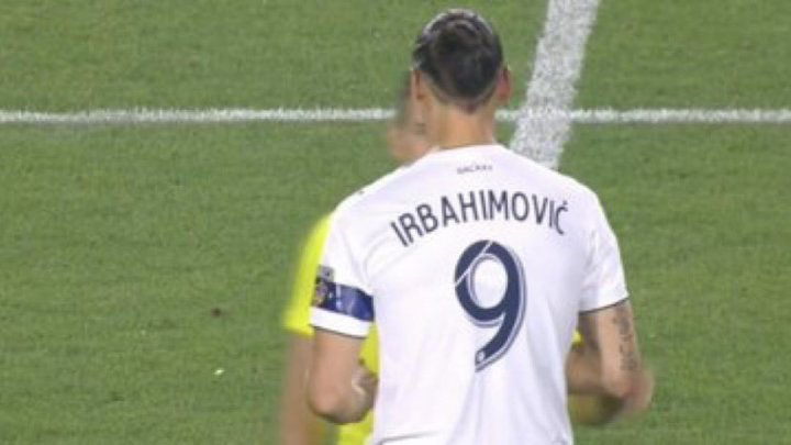 Zlatan Ibrahimovici a ieșit pe teren într-un maiou, pe care avea scris numele GREȘIT