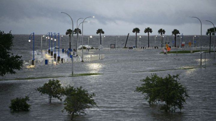 Furtuna tropicală Barry traversează statul Louisiana: Crește riscul producerii unor inundaţii de amploare