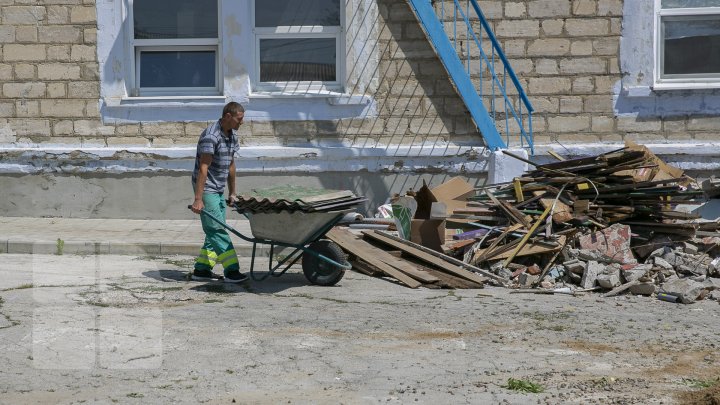 Tablou SUMBRU la Comrat după FURTUNA de ieri. Oamenii povestesc cu groază despre cele văzute (FOTOREPORT)