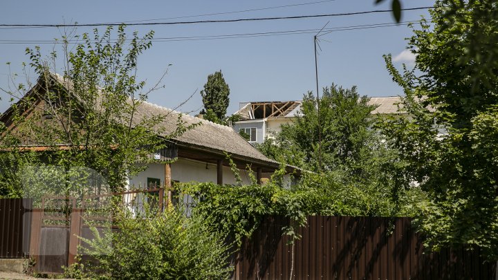 Tablou SUMBRU la Comrat după FURTUNA de ieri. Oamenii povestesc cu groază despre cele văzute (FOTOREPORT)