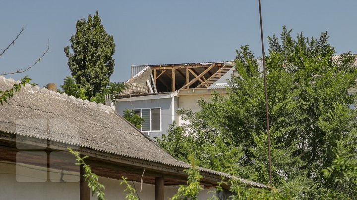 Tablou SUMBRU la Comrat după FURTUNA de ieri. Oamenii povestesc cu groază despre cele văzute (FOTOREPORT)