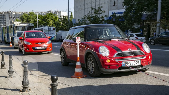 Cu tupeu și fără frică. Sute de șoferi parchează zilnic mașinile neregulamentar pe străzile din Capitală (FOTOREPORT)