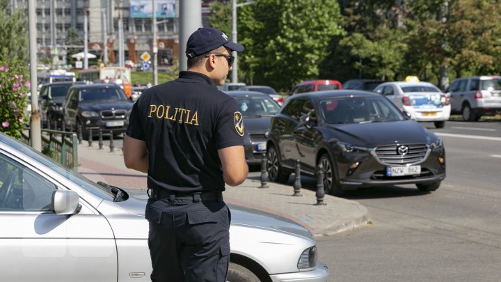 Cu tupeu și fără frică. Sute de șoferi parchează zilnic mașinile neregulamentar pe străzile din Capitală (FOTOREPORT)