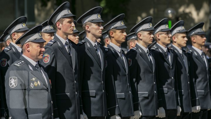 O nouă generaţie de poliţişti, gata de a asigura ordinea publică. Absolvenții Academiei Ştefan cel Mare şi-au primit diplomele (FOTOREPORT)