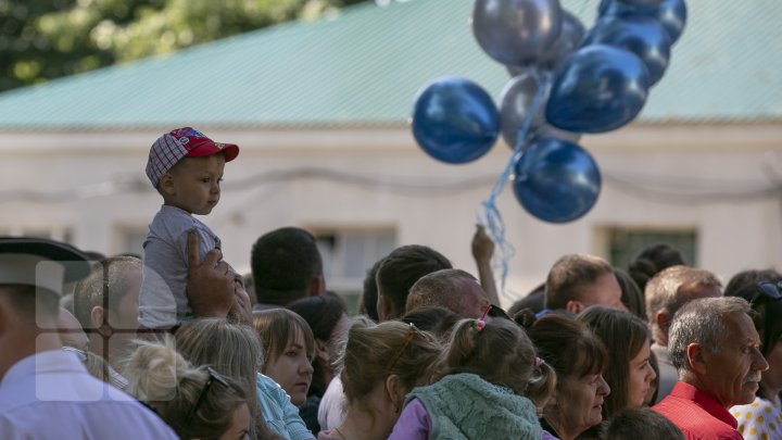 O nouă generaţie de poliţişti, gata de a asigura ordinea publică. Absolvenții Academiei Ştefan cel Mare şi-au primit diplomele (FOTOREPORT)