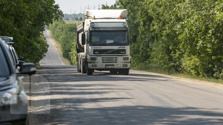 DRUMURI VECHI LA ANENII NOI. Localnicii au protestat pentru reabilitarea traseelor (FOTOREPORT)