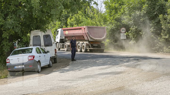 DRUMURI VECHI LA ANENII NOI. Localnicii au protestat pentru reabilitarea traseelor (FOTOREPORT)