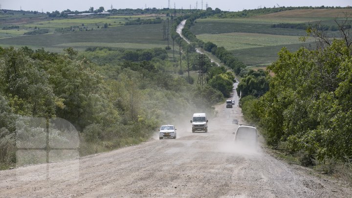 DRUMURI VECHI LA ANENII NOI. Localnicii au protestat pentru reabilitarea traseelor (FOTOREPORT)