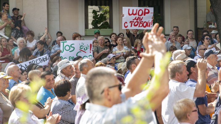 Protest la Curtea Supremă de Justiție. Oamenii au venit să-l susțină pe Ilan Șor (FOTO/VIDEO)