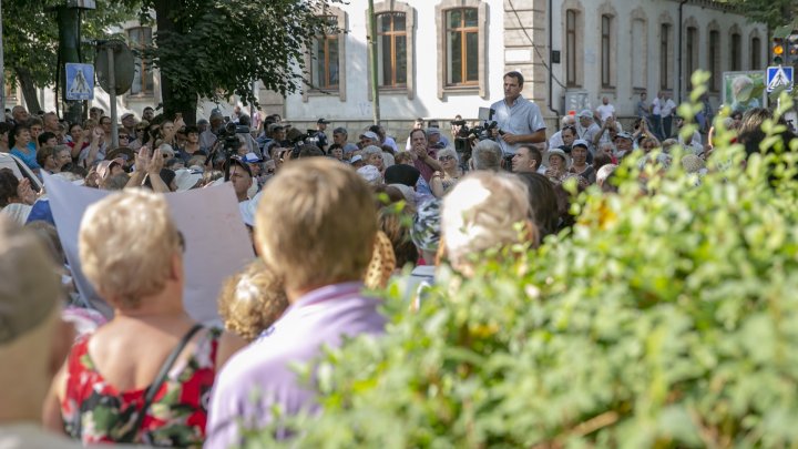 Protest la Curtea Supremă de Justiție. Oamenii au venit să-l susțină pe Ilan Șor (FOTO/VIDEO)