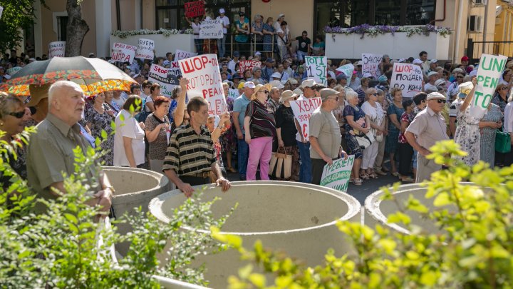 Protest la Curtea Supremă de Justiție. Oamenii au venit să-l susțină pe Ilan Șor (FOTO/VIDEO)