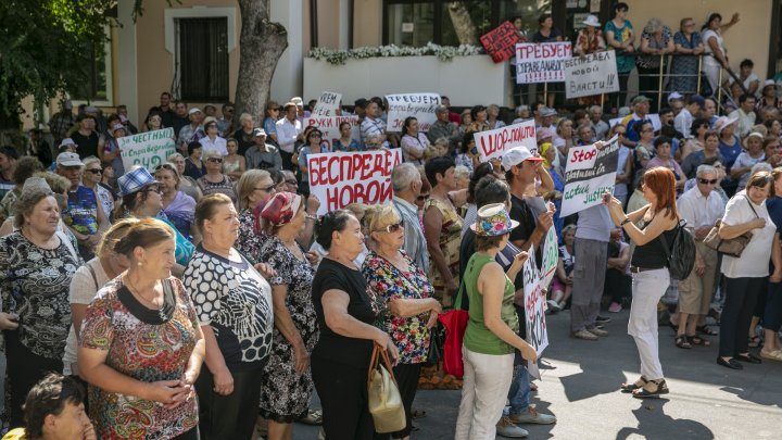 Protest la Curtea Supremă de Justiție. Oamenii au venit să-l susțină pe Ilan Șor (FOTO/VIDEO)