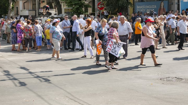 Protest la Curtea Supremă de Justiție. Oamenii au venit să-l susțină pe Ilan Șor (FOTO/VIDEO)