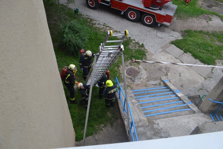 INCENDIU MAJOR la spitalul municipal de pediatrie din Bălţi. Cum au intervenit pompierii (FOTO)