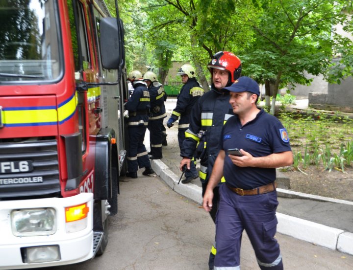 INCENDIU MAJOR la spitalul municipal de pediatrie din Bălţi. Cum au intervenit pompierii (FOTO)