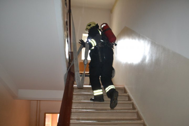 INCENDIU MAJOR la spitalul municipal de pediatrie din Bălţi. Cum au intervenit pompierii (FOTO)