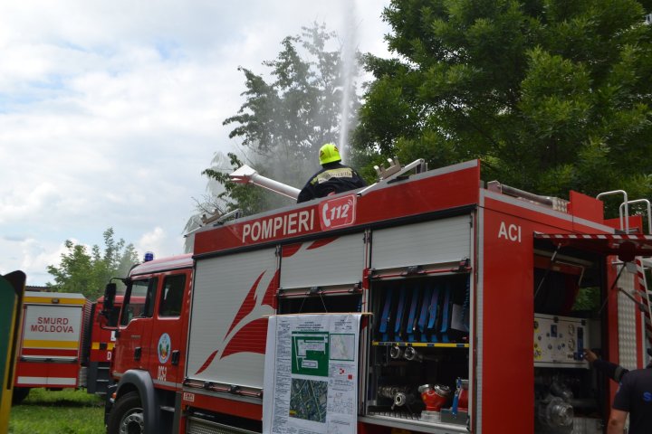 INCENDIU MAJOR la spitalul municipal de pediatrie din Bălţi. Cum au intervenit pompierii (FOTO)