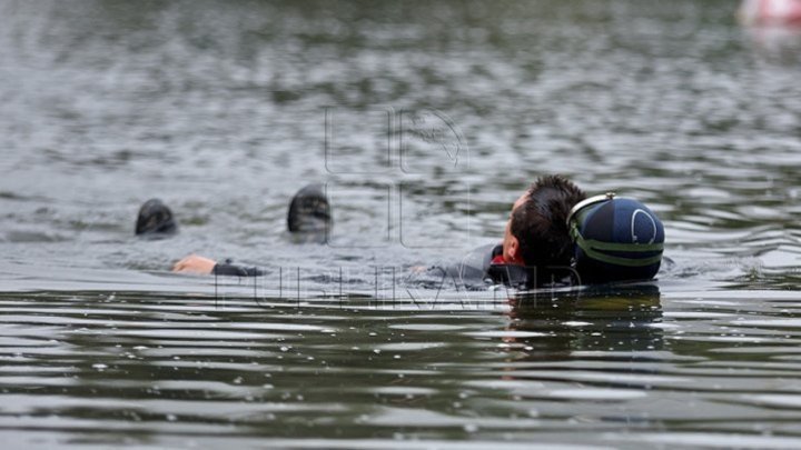 TRAGEDIE LA SCĂLDAT. Un bărbat de 33 de ani s-a înecat în lacul La Izvor (FOTO/VIDEO)