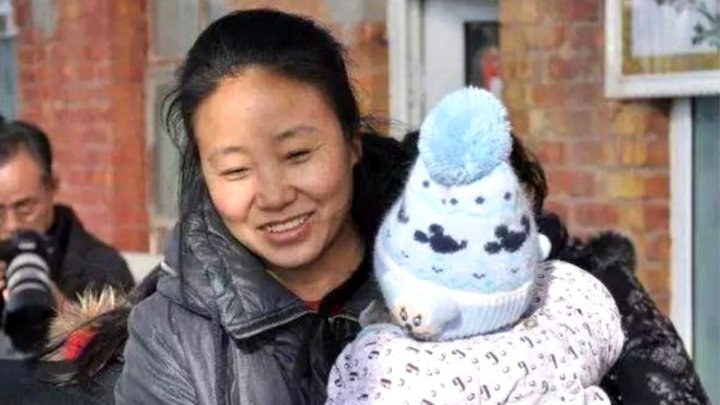 O femeie din China care a adoptat 118 copii a fost condamnată la închisoare pentru fraudă