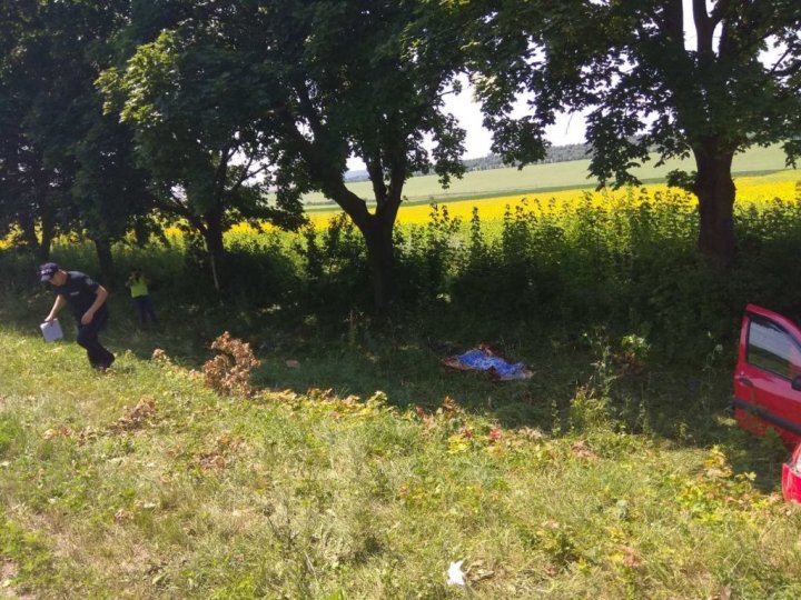 ACCIDENT CUMPLIT la Sângerei: Două persoane au murit, iar o fetiţă, transportată la spital. Mama ei s-a stins (FOTO)