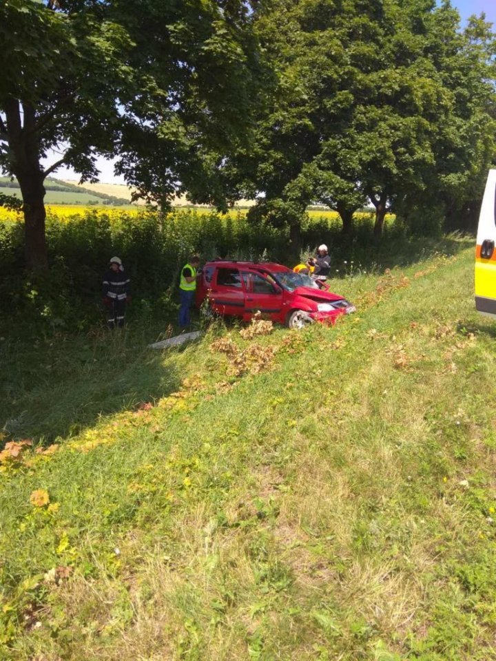 ACCIDENT CUMPLIT la Sângerei: Două persoane au murit, iar o fetiţă, transportată la spital. Mama ei s-a stins (FOTO)