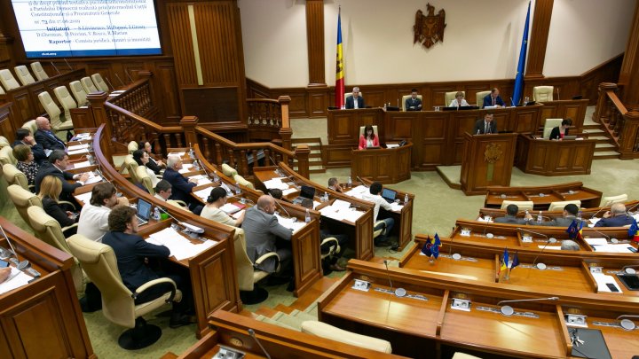 Transparenţă în stil ACUM-PSRM. Parlamentul se convoacă în şedinţă, iar ordinea de zi este ţinută în secret 