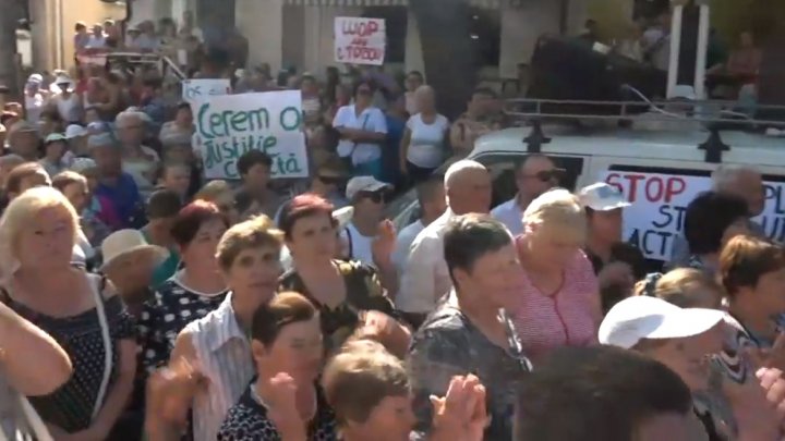 Protest la Curtea Supremă de Justiție. Oamenii au venit să-l susțină pe Ilan Șor (FOTO/VIDEO)