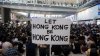 Proteste în Hong Kong: 149 de arestări, aeroportul continuă să fie ocupat de manifestanţi, iar toate zborurile sunt anulate