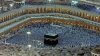 Milioane de pelerini musulmani îl omoară pe diavol cu pietre la Mecca