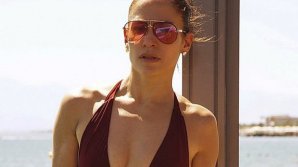 Jennifer Lopez, în costum de baie la 50 de ani. Detaliul care o dă de gol (FOTO)
