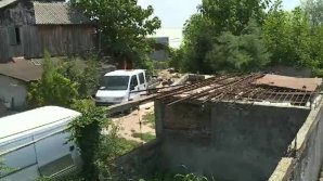 Cercetările la domiciliul lui Gheorghe Dincă, presupusul ucigaş al Luizei Melencu şi al Alexandrei Măceşanu, continuă