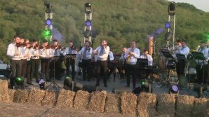 Concert de excepție la o vinărie din satul Ulmu: Sute de oameni au ascultat muzica lui Vali Boghean
