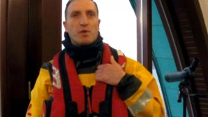 Un român care lucrează în 2 servicii de urgență în Irlanda spune că, în situația Alexandrei, întrebarea ”Te poți elibera?” și îndrumarea de fugă erau obligatorii 